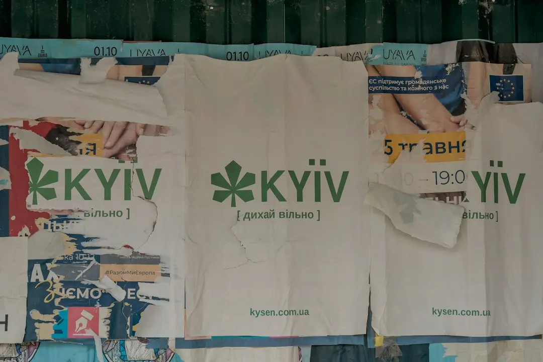Kiev lovit de rachete, 15 răniți, în timp ce negocierile de pace stagnează