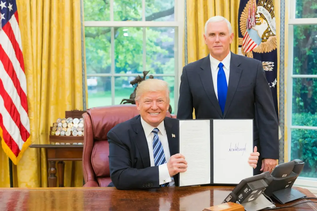 Trump vizează expatrierea lui Ilhan Omar în plină anchetă federală